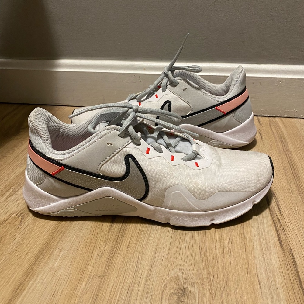 Nike Legend Essential 2 Sneakers